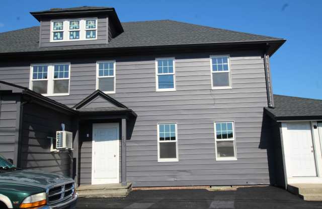 549 Albany Ave - Apts Gallery 3