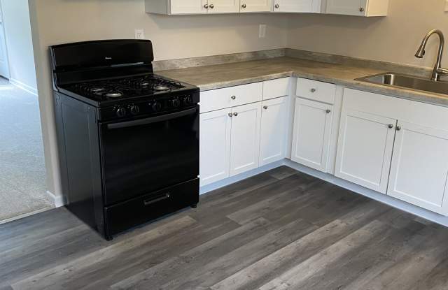 147 South Grand Avenue - 4 photos photos