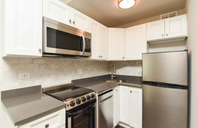 638 Wrightwood Gallery 3