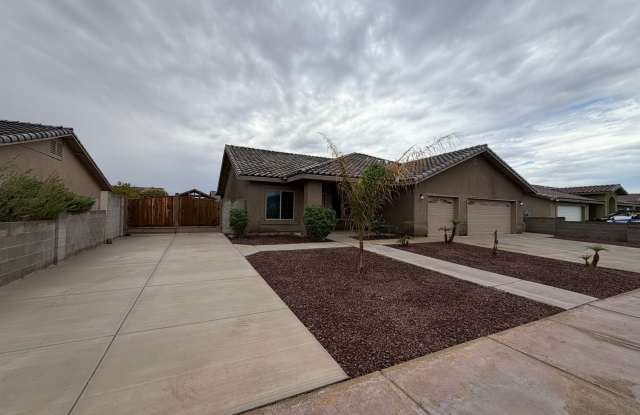 4 BEDROOM HOME! Gallery 3