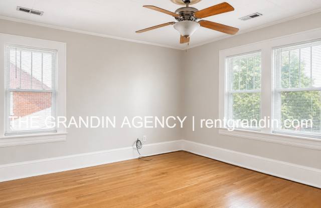 2818 Burton Avenue Northwest - A Gallery 4