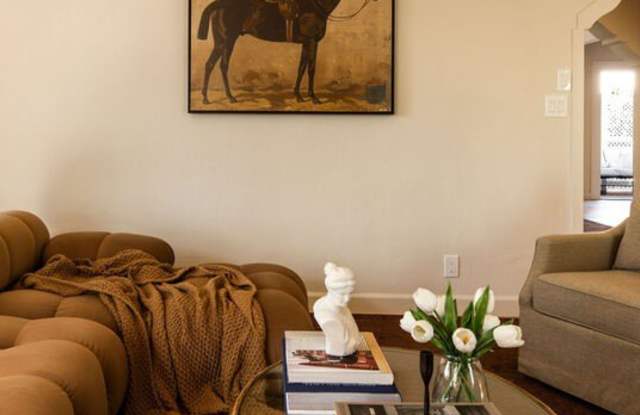 1208 S La Jolla Ave Gallery 4