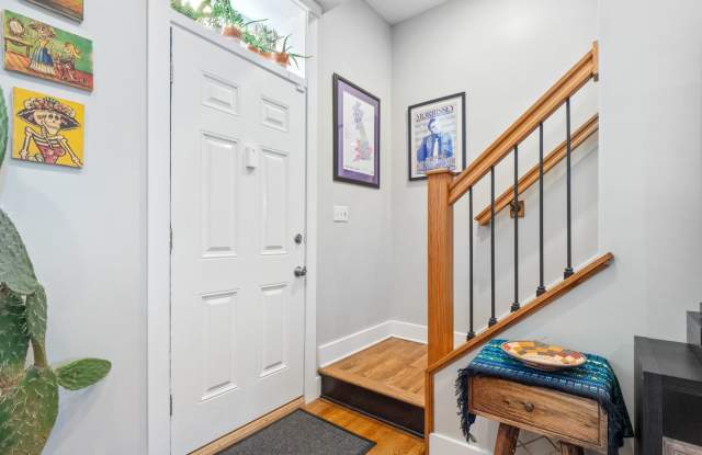 A Tall Glass of Soulard! 2.5BR/2.5Bath! Gallery 3