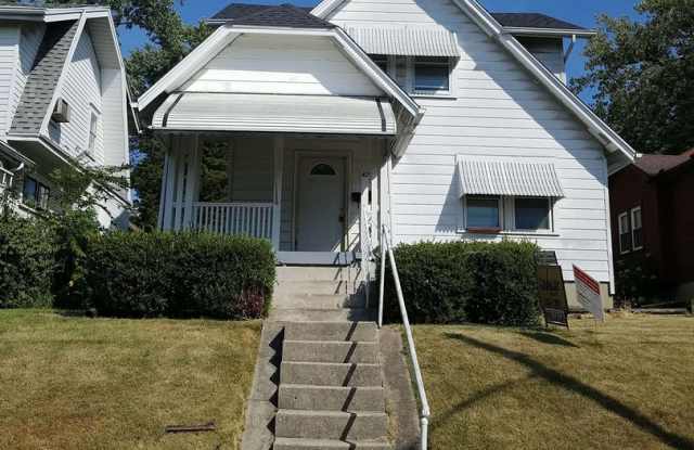 Great 2 bed 1 bath with backyard retreat and detached garage, near WPAFB, Sinclair photos photos