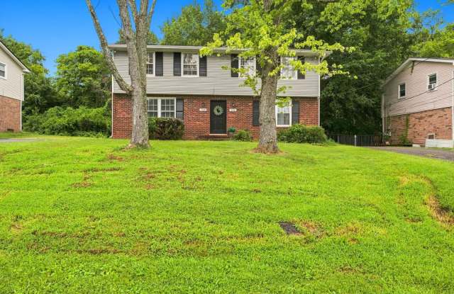 Charming 2-Story Bellevue Townhome in Nashville Gallery 1