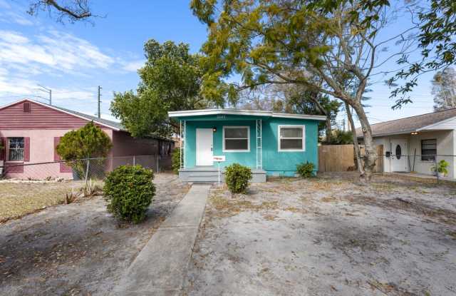 3bdrm/1.5bath House with large shed** ** Sect 8 OK***REDUCED APP FEE TO $25 - 3245 Carlisle Avenue South, St. Petersburg, FL 33712