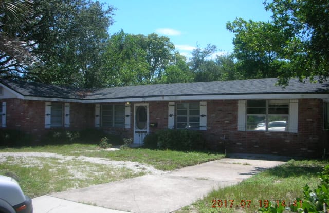 723 S 14th St - 723 South 14th Street, Fernandina Beach, FL 32034