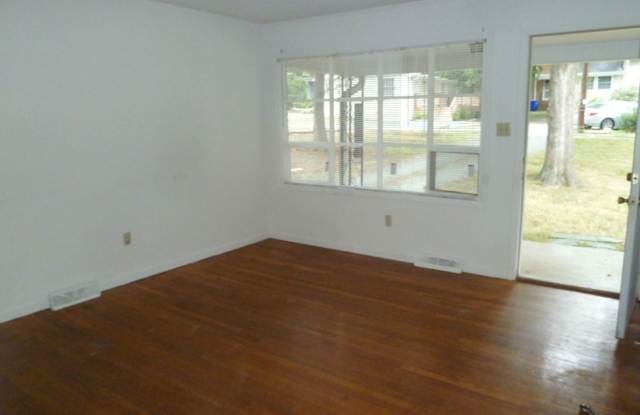 Walk to Campus next school year from this great 4br rental on the northside! Gallery 4