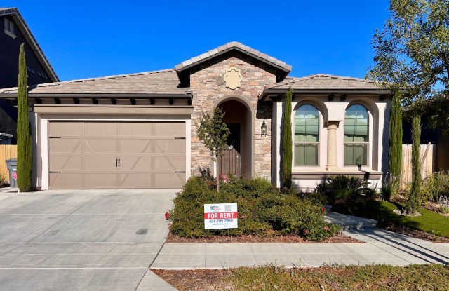 $2,695 Shepherd  Temperance, 3 Bedroom Modern Home- Carson Ave, Clovis - Solar Panels photos photos