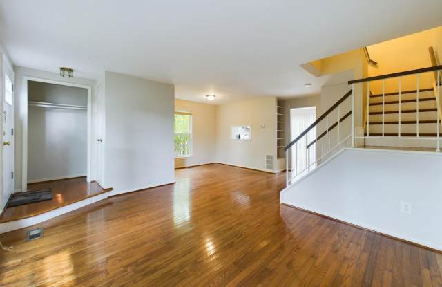 8092 BARCAROLE COURT - 8092 Barcarole Court, Newington, VA 22153
