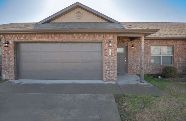 3-bedroom, 2-bathroom home located in the beautiful Pea Ridge, AR photos photos