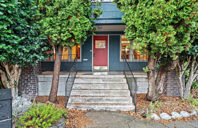 Craftsman-Style 3-Bedroom Home Near Downtown Bremerton - 1936 Burwell Street, Bremerton, WA 98337