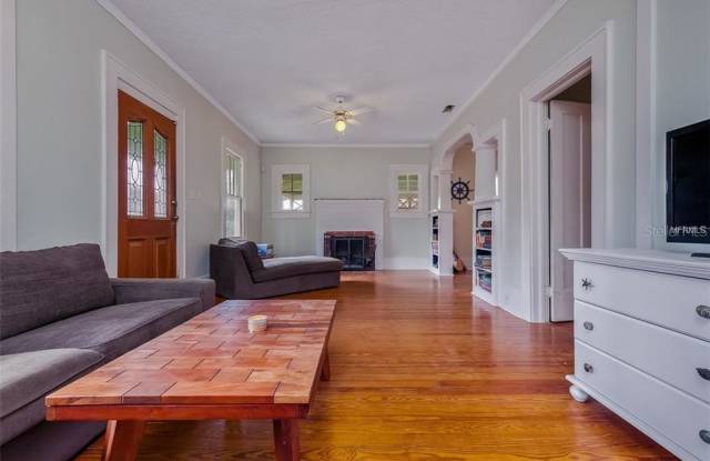 1407 CATHERINE STREET Gallery 2