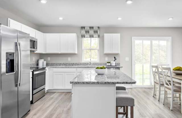 Room in 3 Bedroom Home in Raleigh Gallery 3