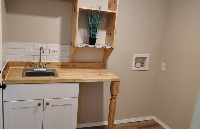 Updated 1 bedroom, 1 bathroom in Roswell photos photos