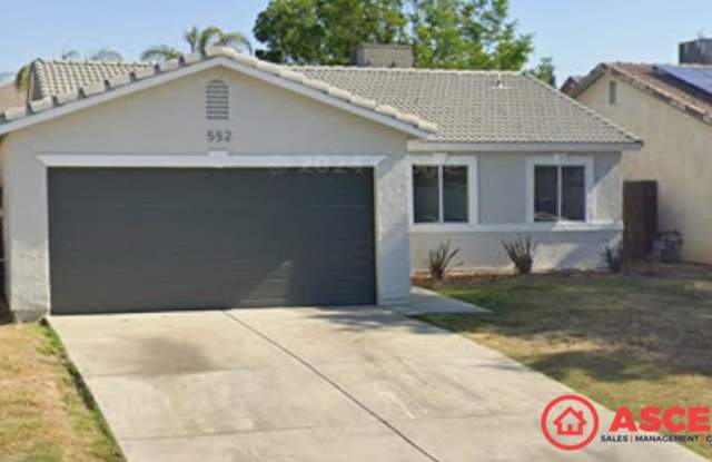 Beautiful Home Off Merle Haggard Dr! - 552 Sunset Meadow Lane, Oildale, CA 93308