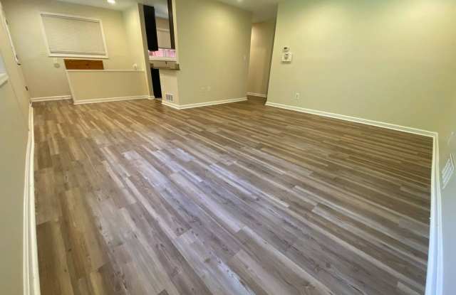 Come Home to This Suburban Rockville Rambler With a Huge Back Yard! Move In Ready! Gallery 3