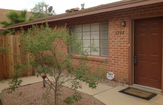 Charming Townhome near UA photos photos
