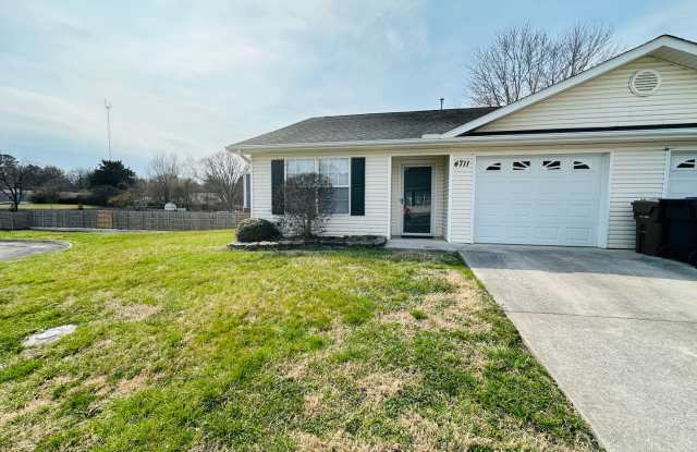 2BR Condo with Garage | Vaulted Ceilings | Real Hardwood Floors | Gas Fireplace | Near UT & Downtown Knoxville photos photos