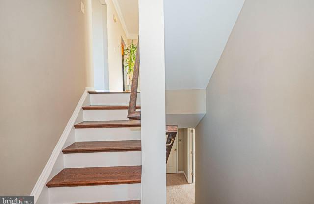 22619 UPPERVILLE HEIGHTS Square Gallery 2