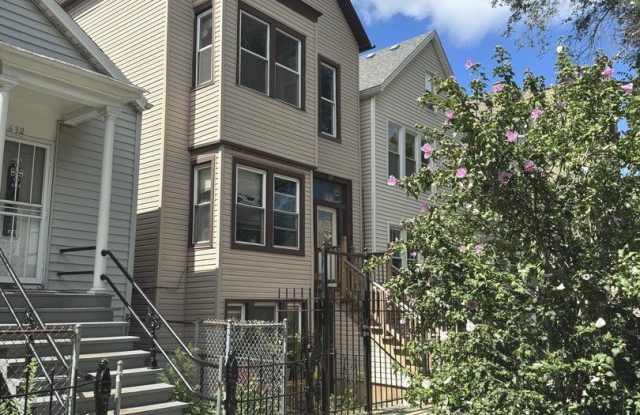 1632 N Fairfield Avenue unit: 2 photos photos