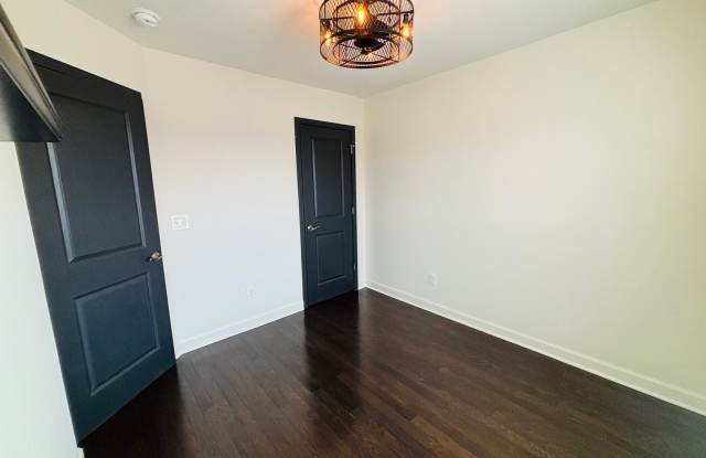 3-4 Bedroom, 3.5 Bath Townhouse Gallery 4
