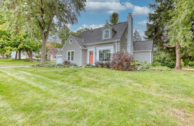 645 Hi View Ct - 645 Hi View Court, Elm Grove, WI 53122