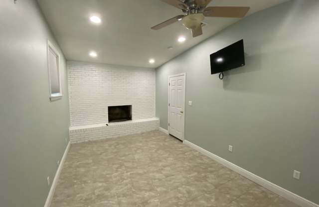 219 Calfornia Drive Gallery 3