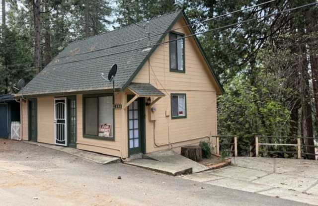 Charming 2‑Bedroom Loft‑Style Home in the Heart of Twain Harte photos photos