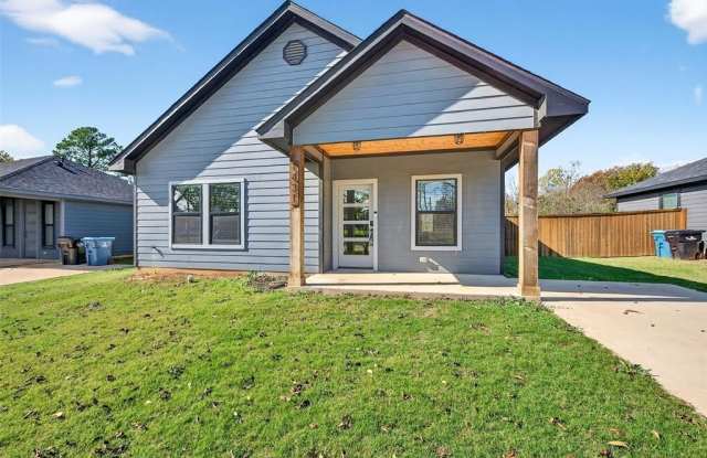 1431 S 7th Avenue - 1431 South 7th Avenue, Denison, TX 75021