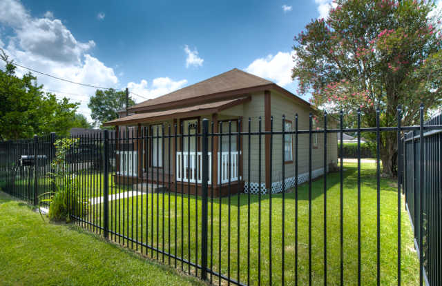 7902 Avenue F Gallery 2