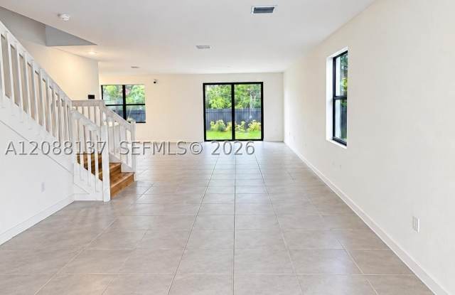 23185 SW 117th Path Gallery 3