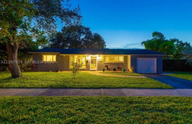 312 N Luna Ct Gallery 1