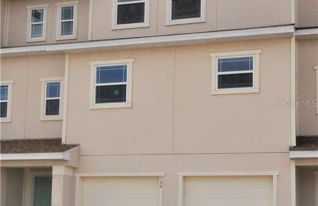 960 LAKEFRONT VILLAGE DRIVE Gallery 2