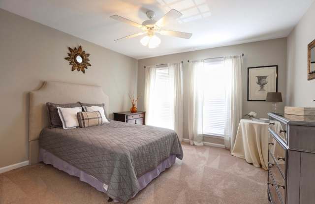3 Bedroom Flat Available at the Woodlands *Only $500 deposit* and 1 month free leasing special! Flexible move in date. photos photos
