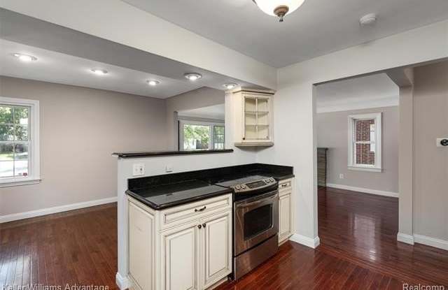410 Catalpa Drive Gallery 3