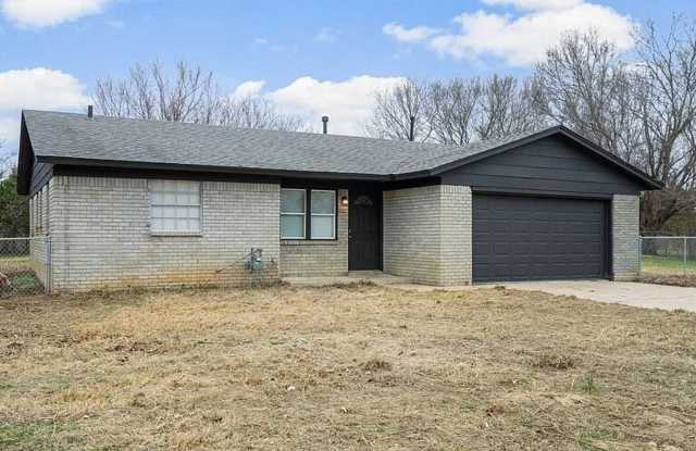 Charming 3-Bedroom Home on 2 Acres Move-In Ready! Gallery 1
