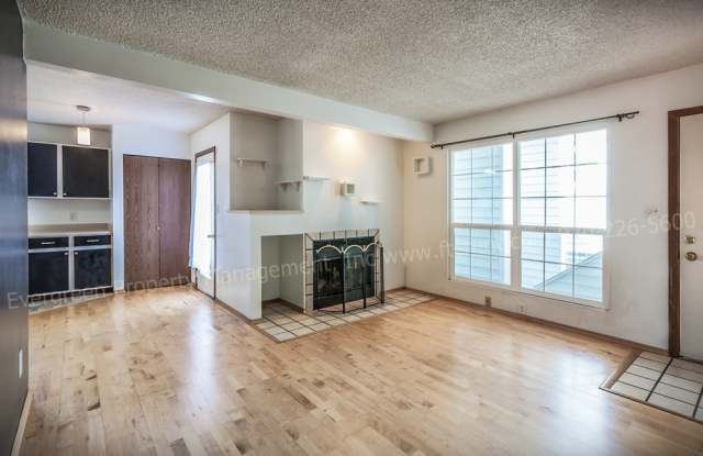 Beautiful One-Bedroom Apartment with Washer/Dryer Near CSU! Gallery 1