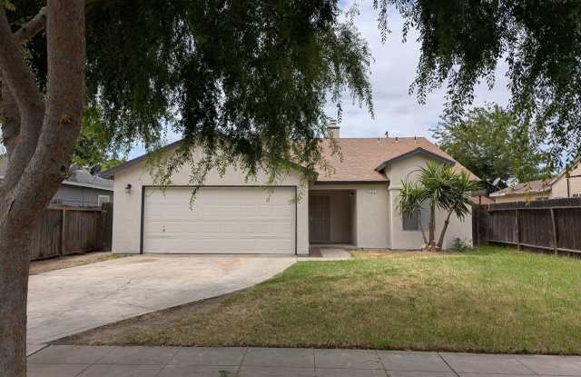 Nice home located in central Fresno located near shopping. New appliances, paint and floor coverings - 1511 North Pacific Avenue, Fresno, CA 93728 Nice home located in central Fresno located near shopping. New appliances, paint and floor coverings - 1511 North Pacific Avenue, Fresno, CA 93728