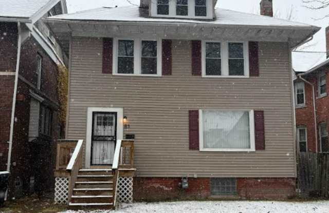 81 Woodland - 4 BED  2 BATH FOR RENT! photos photos