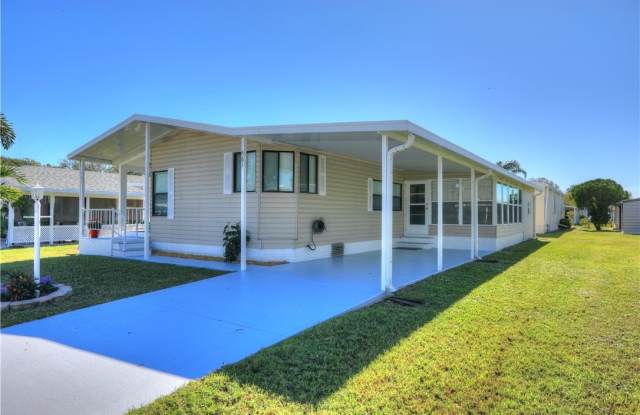 561 Dolphin Circle - 561 Dolphin Circle, Micco, FL 32976