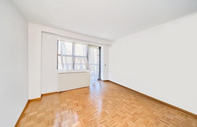 337 West 43rd Street photos photos