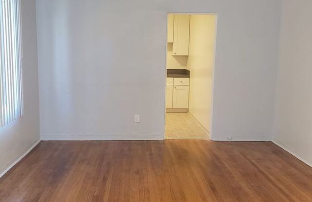4708 Kenmore Terrace Gallery 2