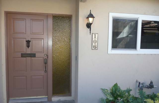 Great 2 bed/2bath in Tustin Villas - 1881 Mitchell Avenue, Tustin, CA 92780