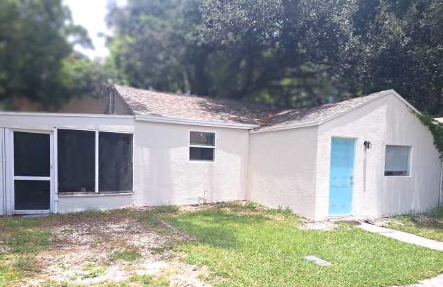 2/1 home in downtown Clearwater photos photos
