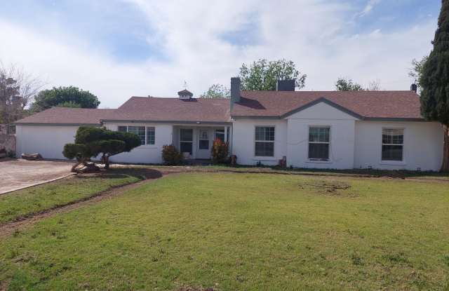 Beautiful RANCH HOME Rental photos photos