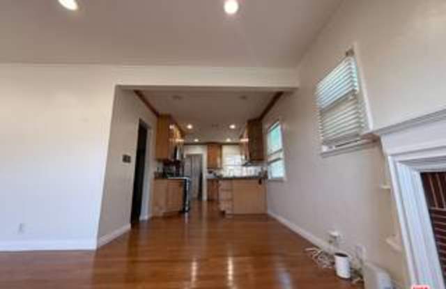 831 North Mariposa Street Gallery 2