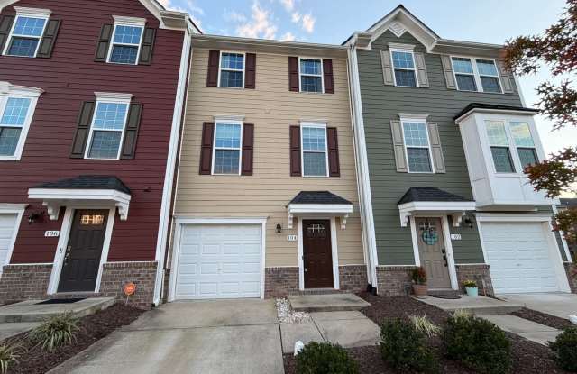 Like-New 4 Bedroom Townhouse photos photos