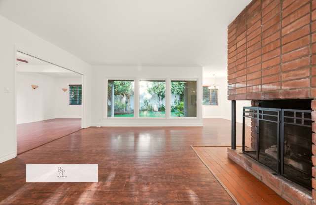 North Hollywood 3-Bedroom Home with Gated Driveway & Solar ! Gallery 1