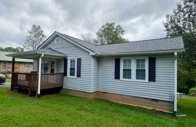 2 bedroom 1 bath Bungalow in North West Asheville photos photos
